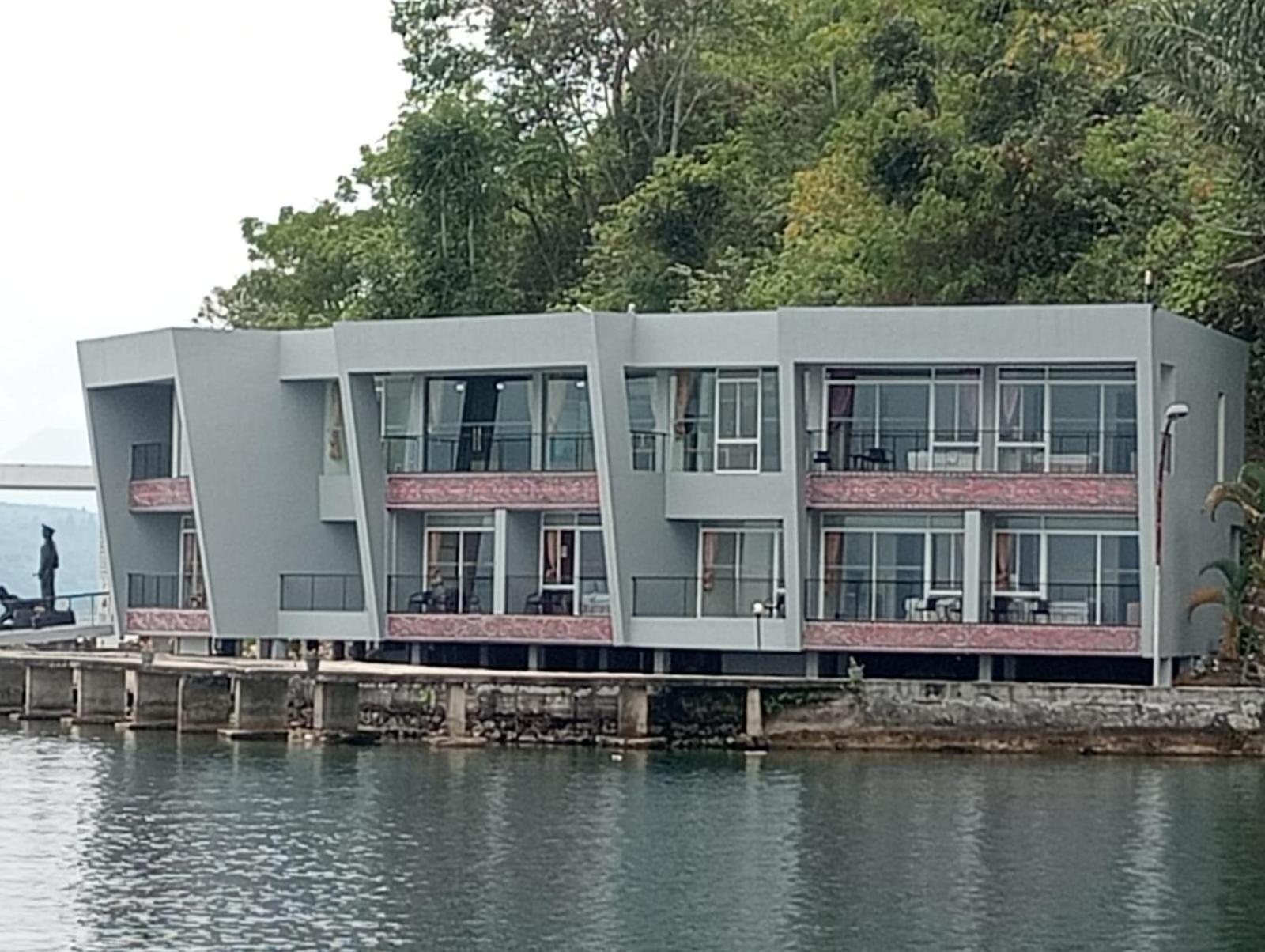 Tiara Bunga Hotel & Villa Balige Eksteriør bilde