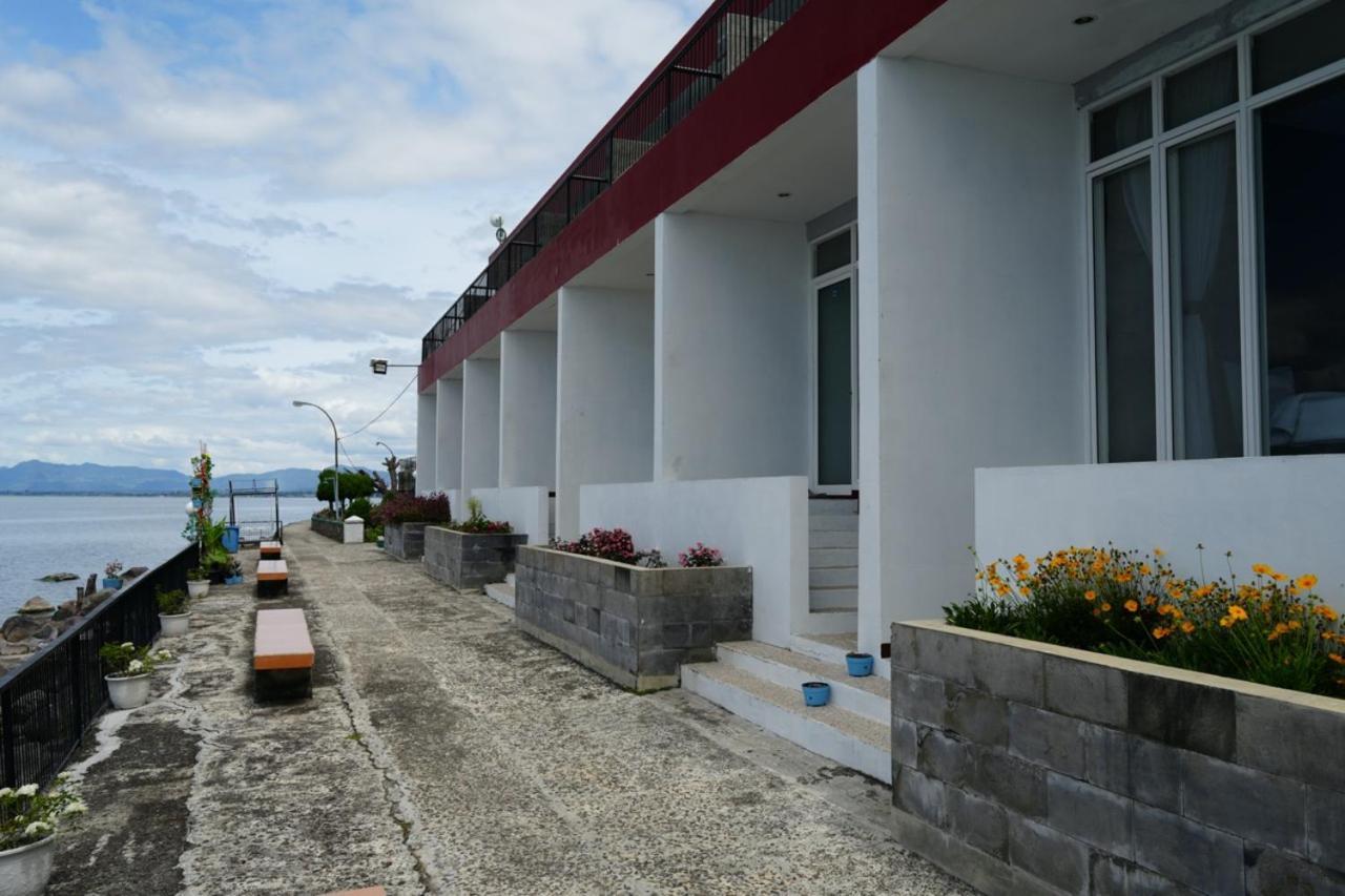 Tiara Bunga Hotel & Villa Balige Eksteriør bilde