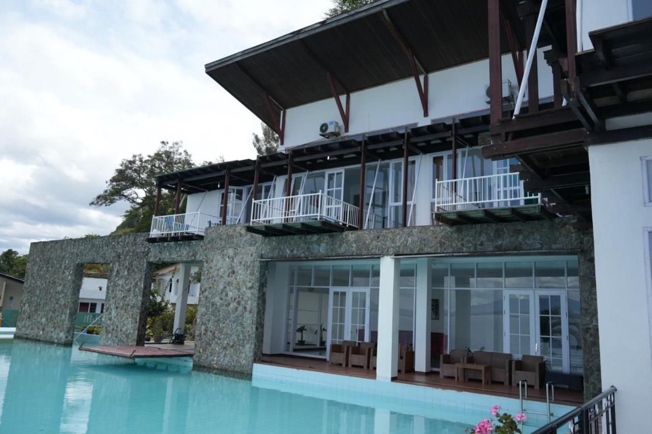 Tiara Bunga Hotel & Villa Balige Eksteriør bilde