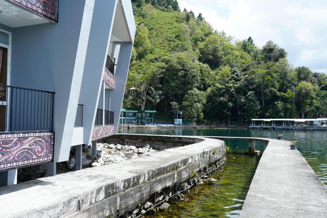 Tiara Bunga Hotel & Villa Balige Eksteriør bilde