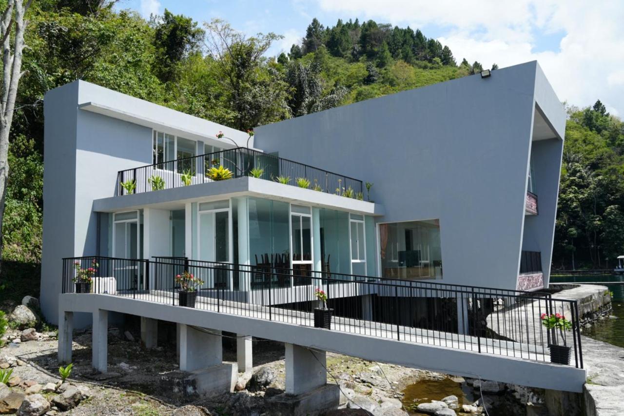 Tiara Bunga Hotel & Villa Balige Eksteriør bilde