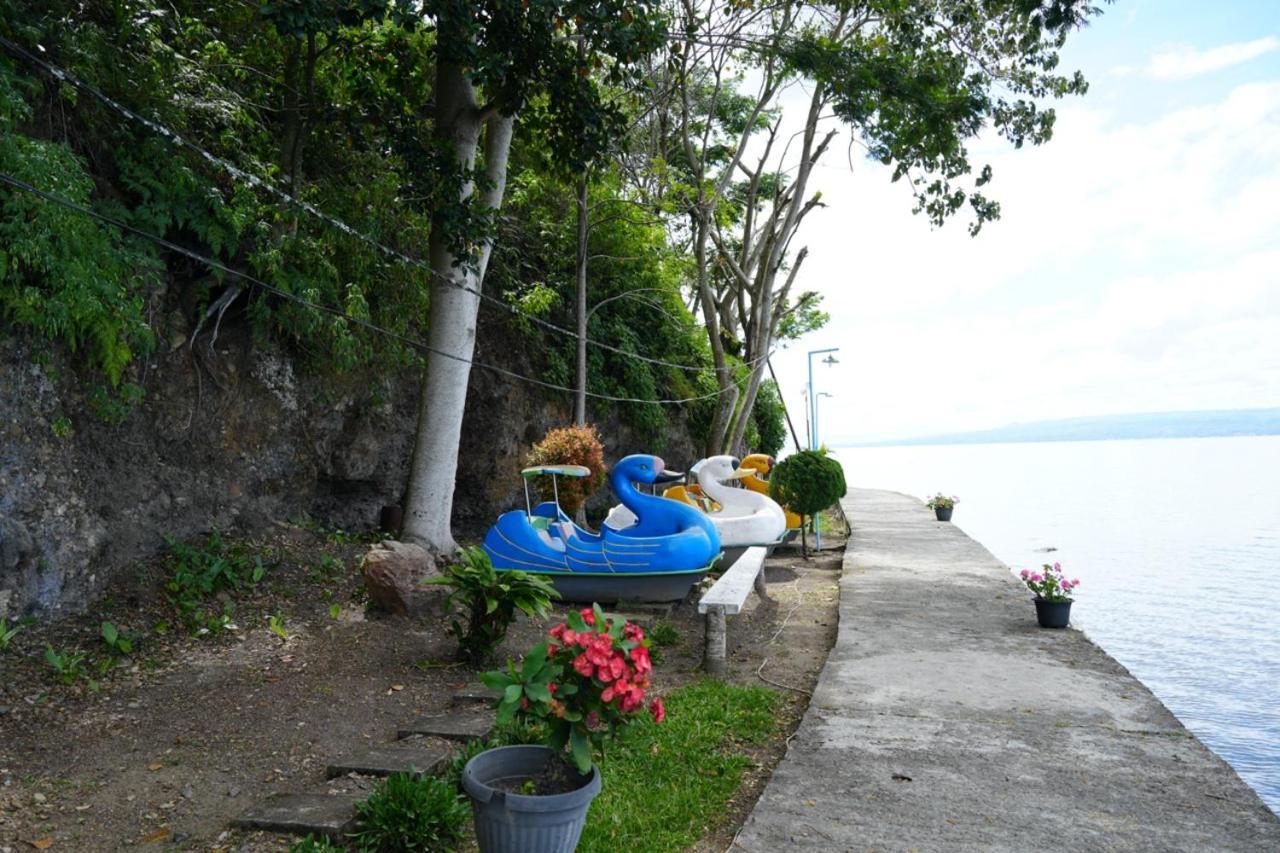Tiara Bunga Hotel & Villa Balige Eksteriør bilde