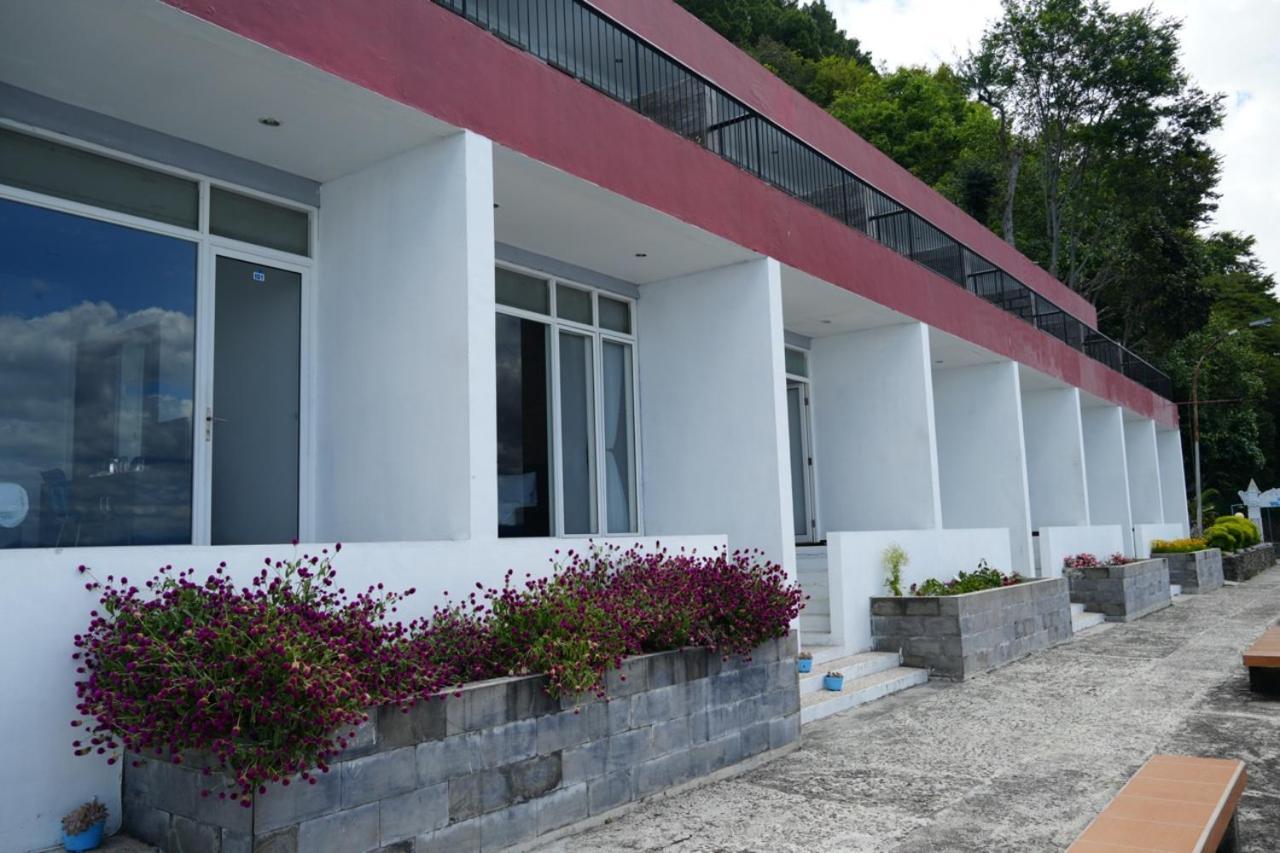 Tiara Bunga Hotel & Villa Balige Eksteriør bilde