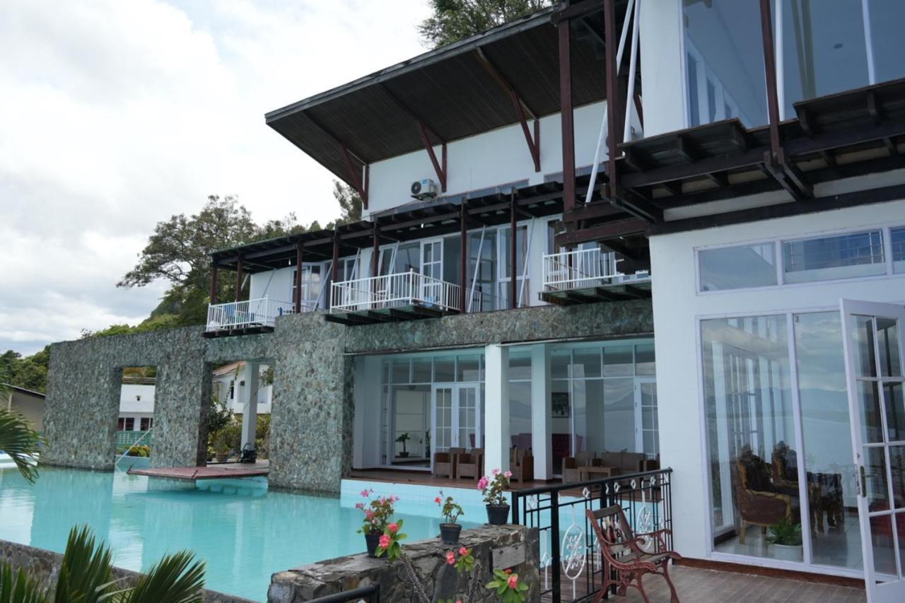 Tiara Bunga Hotel & Villa Balige Eksteriør bilde